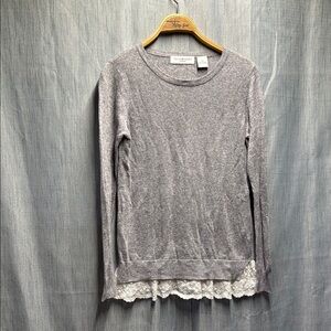 🚩 Jillian Harris Gray Lace Hem Women's Top size small